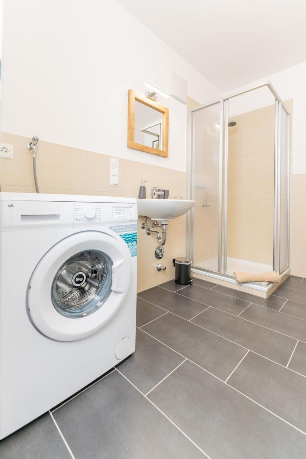 Modernes Apartment Mit Privatem Stellplatz Wenige Minuten Von Der Innenstadt & Mosel Koblenz  Ngoại thất bức ảnh