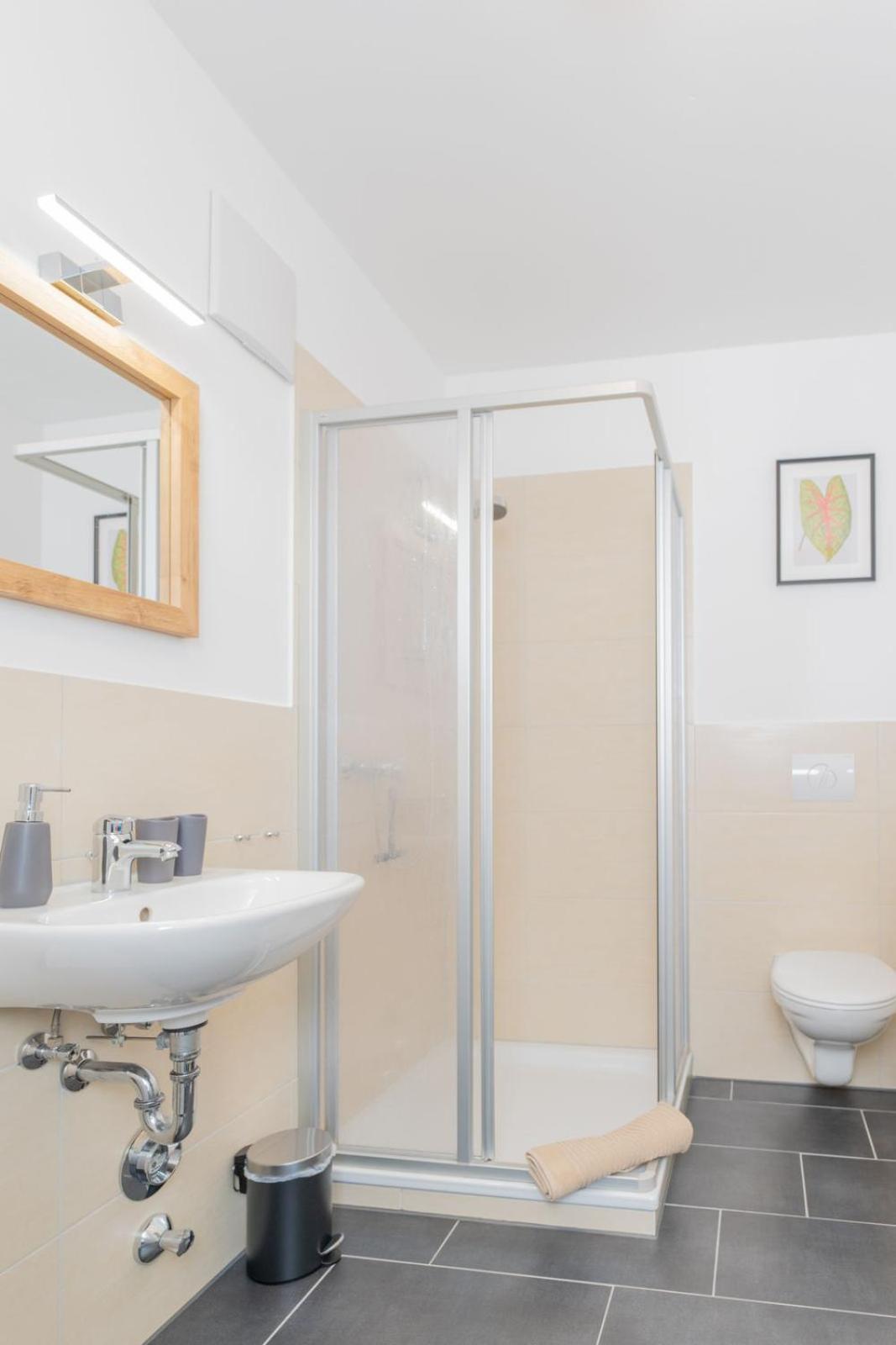 Modernes Apartment Mit Privatem Stellplatz Wenige Minuten Von Der Innenstadt & Mosel Koblenz  Ngoại thất bức ảnh